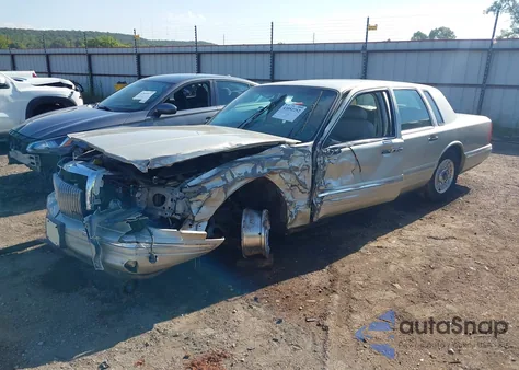 1997 Lincoln Town Car Executive z USA, uszkodzony, nr VIN 1LNLM81W8VY751886